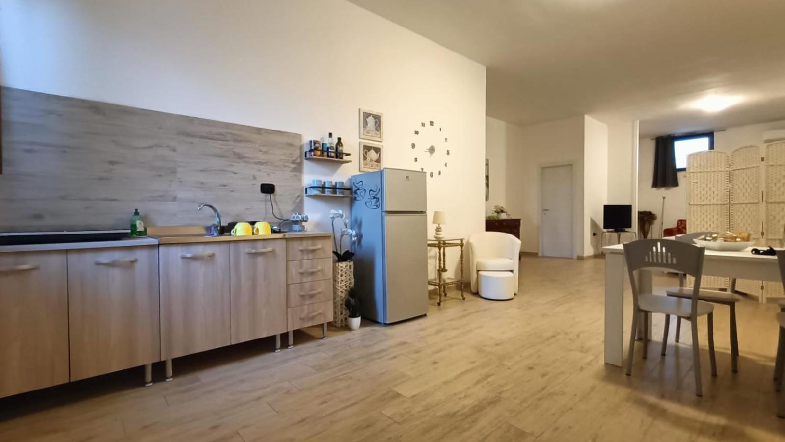 Intero Alloggio, Binario 18 Brindisi Dış mekan fotoğraf